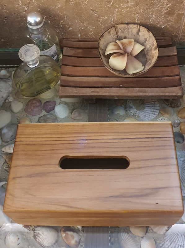 Teak papír zsebkendő-adagoló